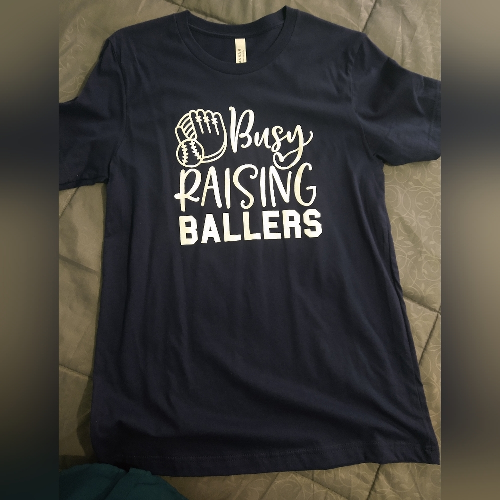 Busy Raising Ballers graphic tee size small